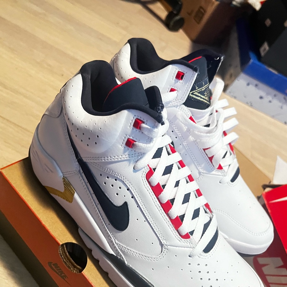 Nike Men's White and Navy Sneakers